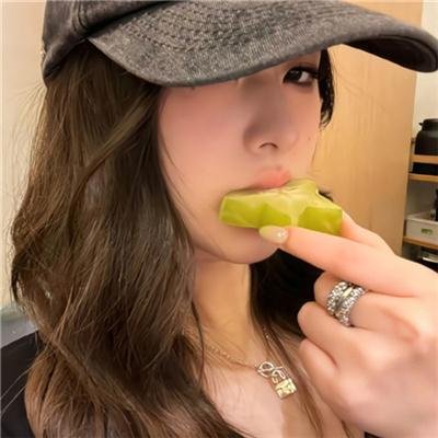 色情女监狱海报
